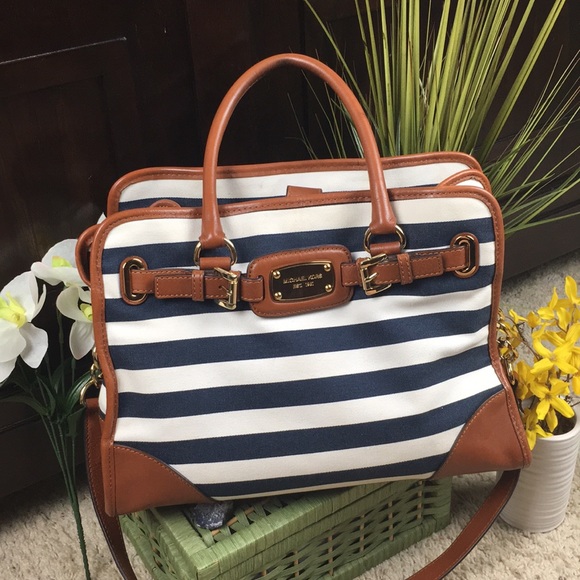 Michael Kors Handbags - Michael Kors Shoulder Bag